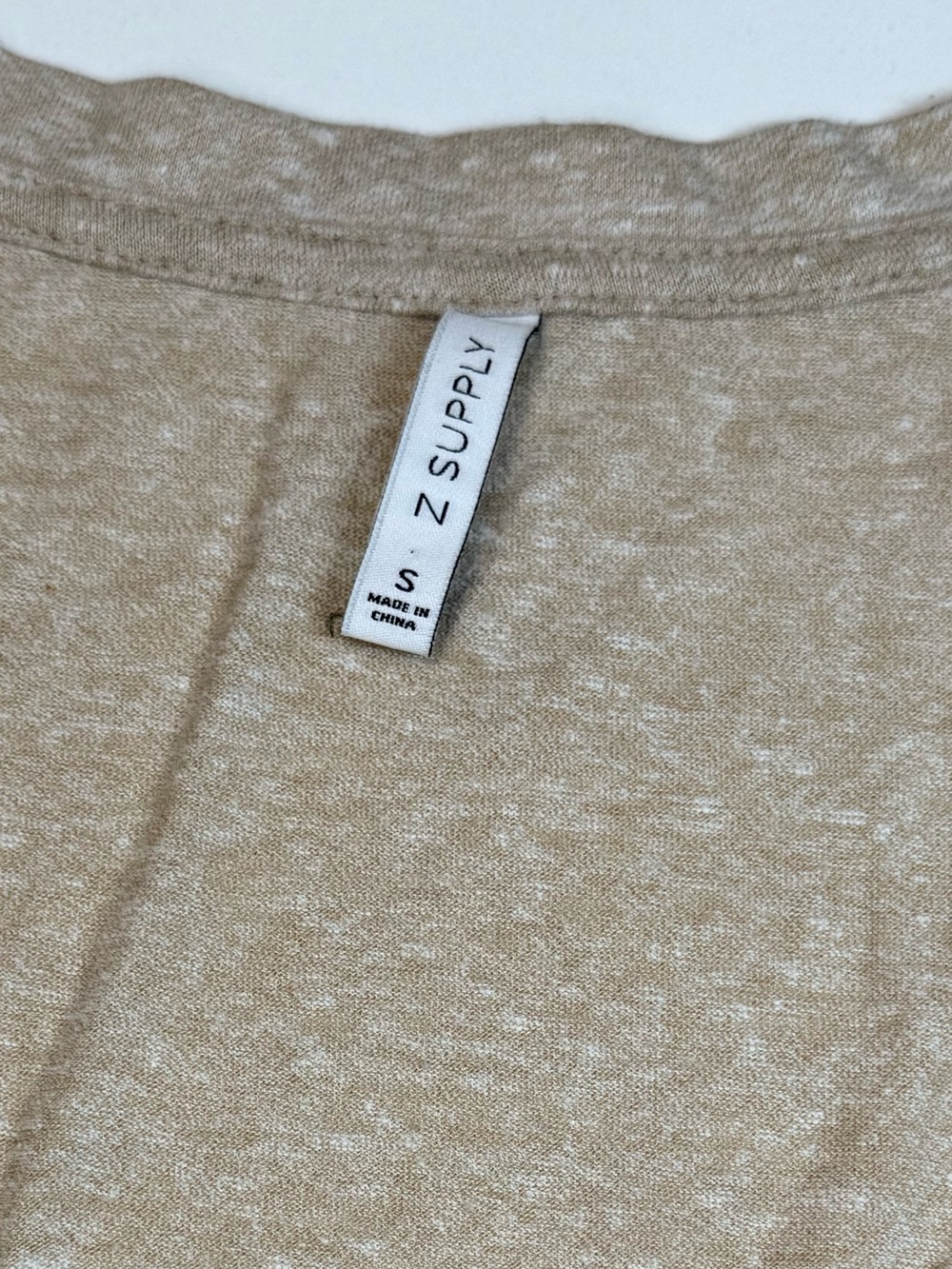 Women’s Pocket V-Neck Tee in Heather Taupe - Picture 3 of 9